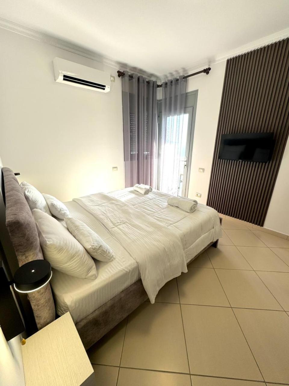 Hotel Abedini Sarandë Buitenkant foto