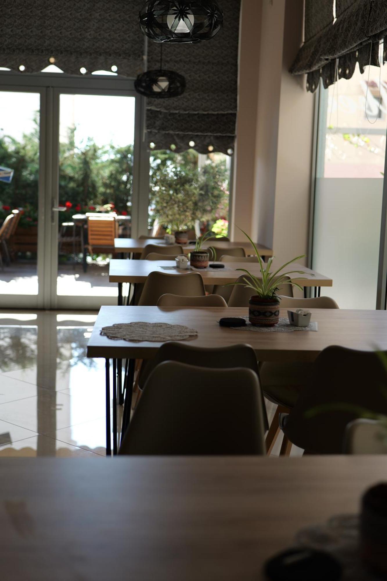Hotel Abedini Sarandë Buitenkant foto