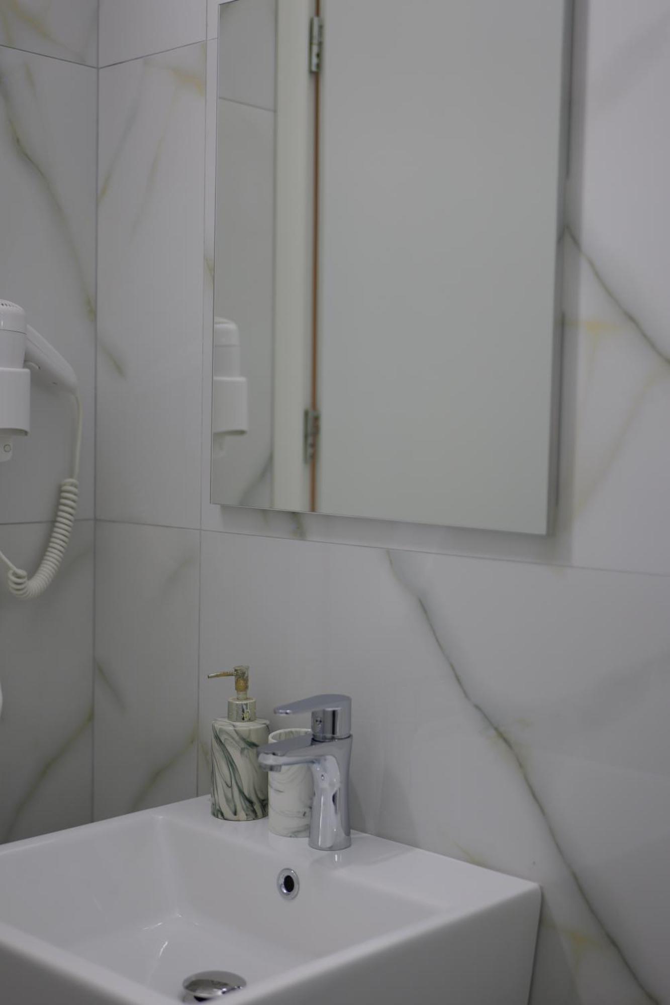 Hotel Abedini Sarandë Buitenkant foto