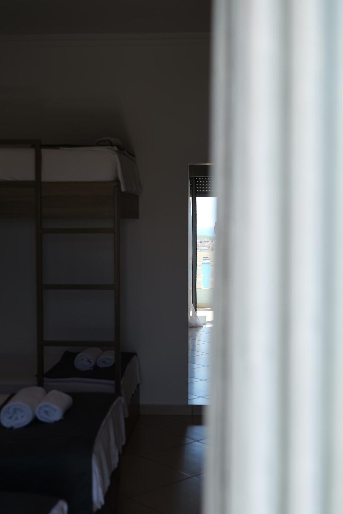Hotel Abedini Sarandë Buitenkant foto