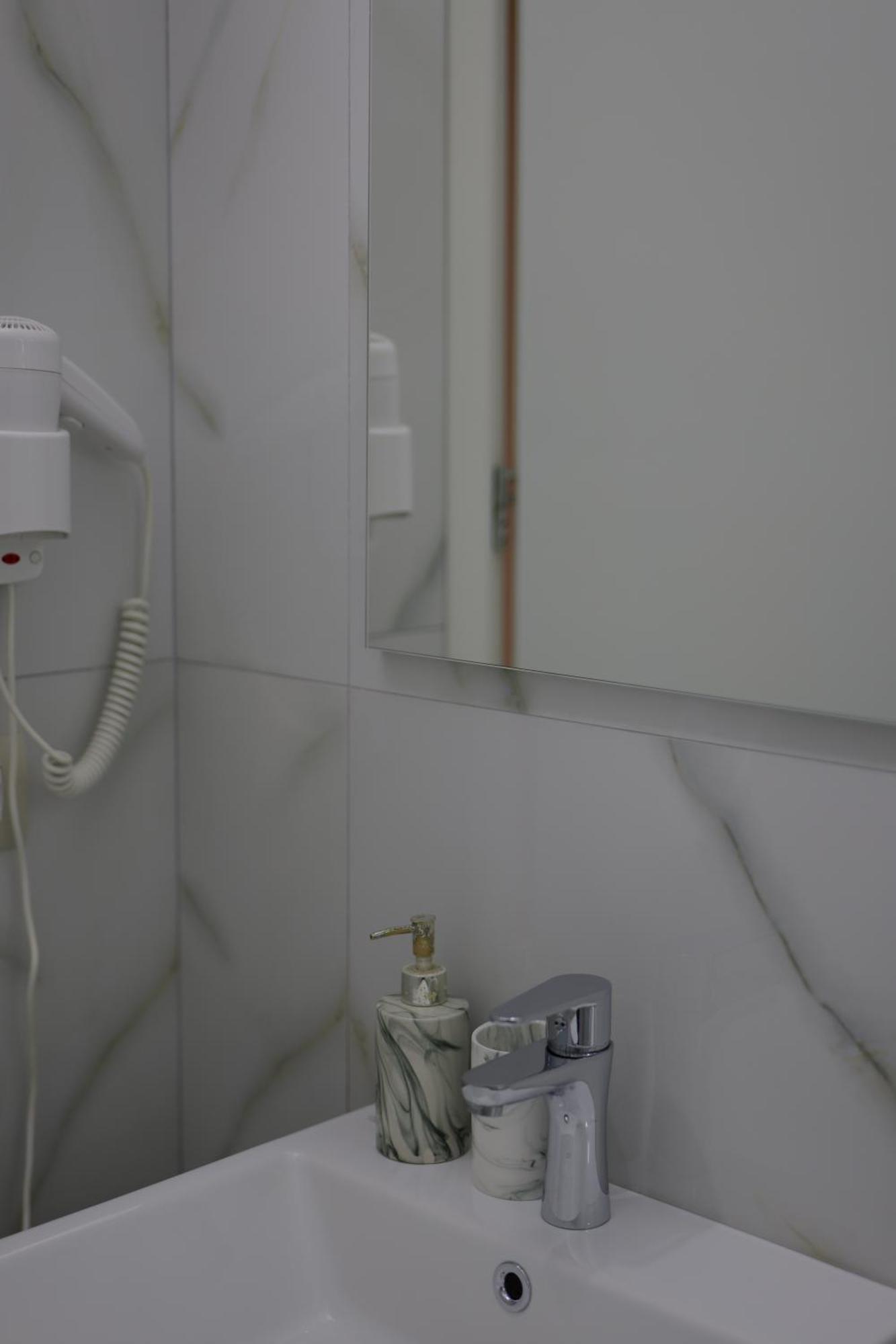 Hotel Abedini Sarandë Buitenkant foto