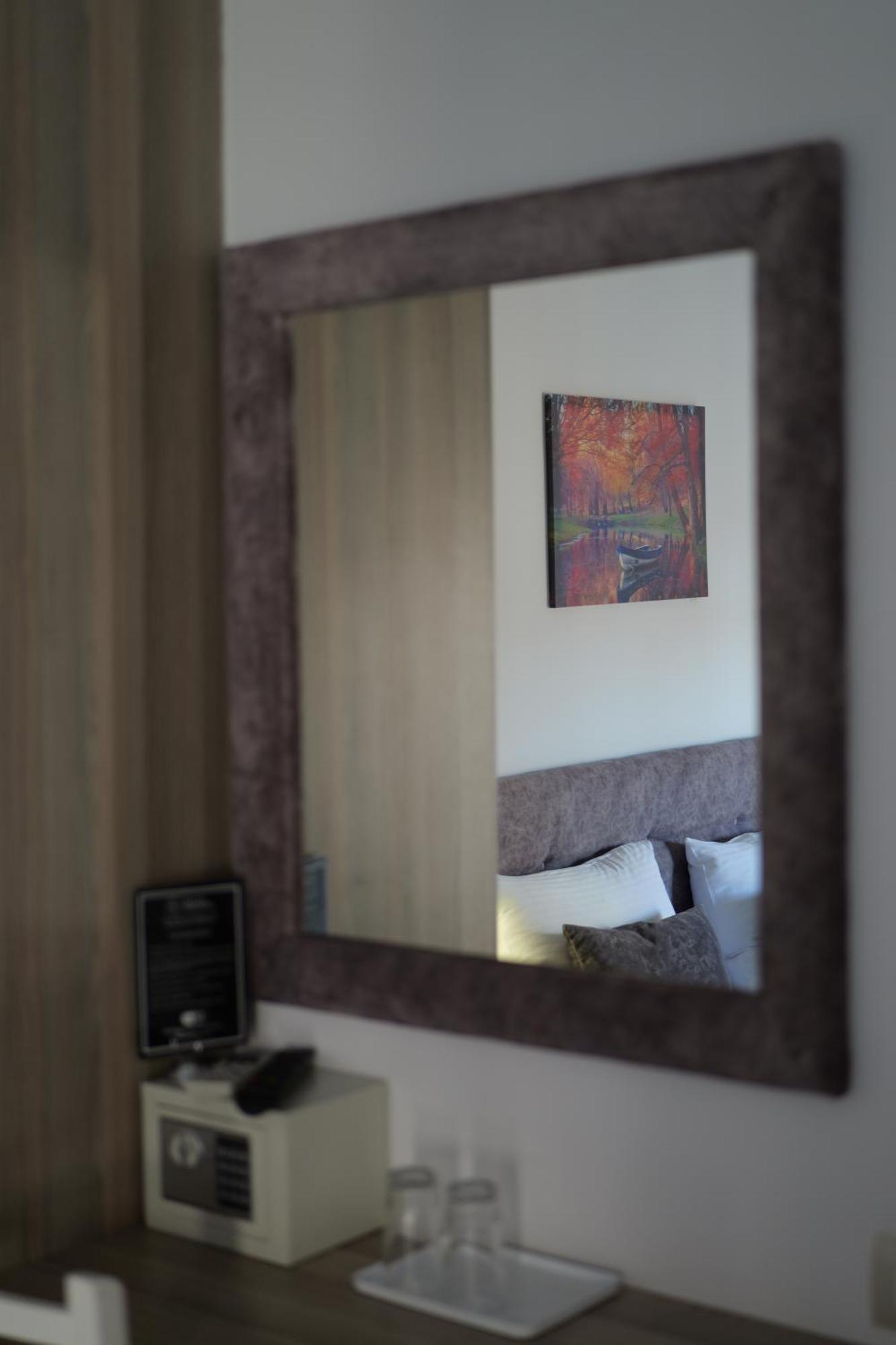 Hotel Abedini Sarandë Buitenkant foto