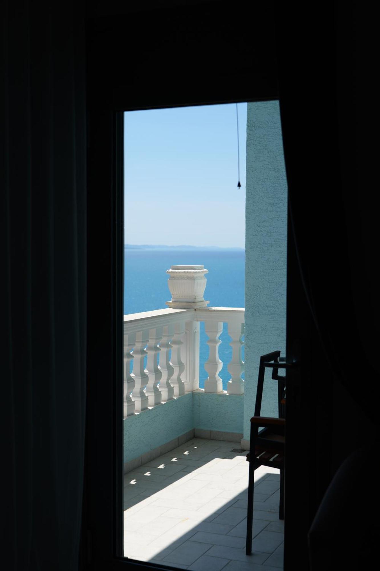 Hotel Abedini Sarandë Buitenkant foto