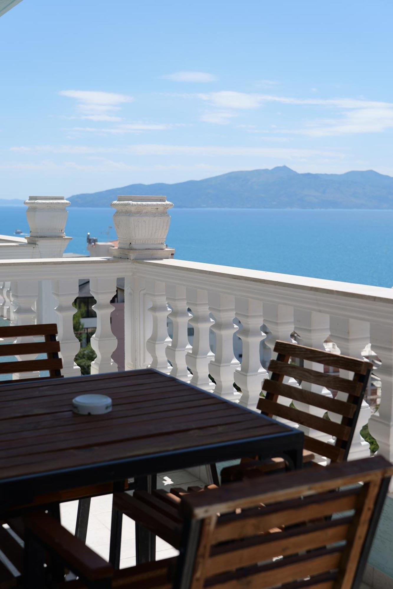 Hotel Abedini Sarandë Buitenkant foto